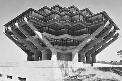 Biblioteca Geisel de la Universidad de California, San Diego (William Pereira, 1970).