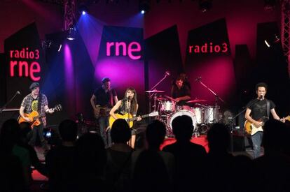 El grupo Amaral durante una actuación en el programa de La 2 'Conciertos de Radio 3'.