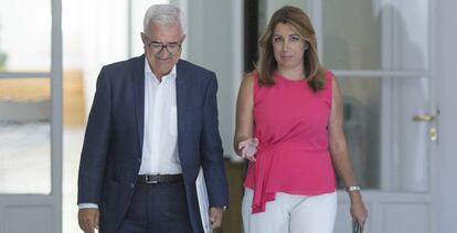 Susana Díaz, junto al vicepresidente, Manuel Jiménez Barrios, hoy en la sede de la Presidencia de la Junta de Andalucía.