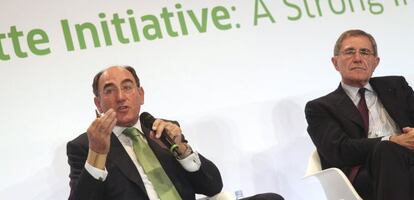 El presidente de Iberdrola, Jos&eacute; Ignacio S&aacute;nchez Gal&aacute;n, a la izquierda, junto al presidente de la francesa Engie, G&eacute;rard Mestrallet.