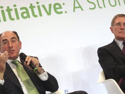 El presidente de Iberdrola, Jos&eacute; Ignacio S&aacute;nchez Gal&aacute;n, a la izquierda, junto al presidente de la francesa Engie, G&eacute;rard Mestrallet.