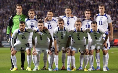 Los jugadores de Bosnia posan antes de enfrentarse a Liechtenstein durante la fase de clasificación para el Mundial 2014