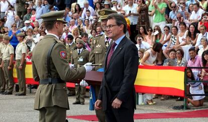 Ceremonia de entrega de despacho en la academia de Talarn.