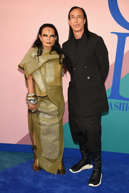 Michèle Lamy y el diseñador Rick Owens, que recibió un galardón a su carrera.