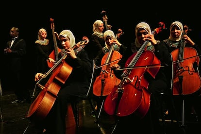 La orquesta egipcia de mujeres ciegas, durante un concierto en Francia, la pasada primavera.