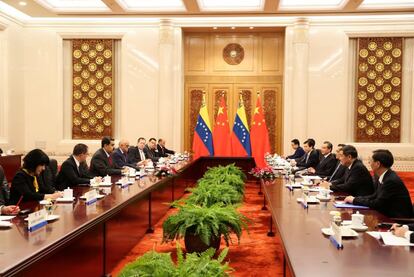 Vista general antes de la reunión de Nicolás Maduro con el pimer ministro chino, Li Keqiang.