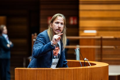 Pablo Fernández Santos, portavoz de PODEMOS, durante una intervención este viernes en las Cortes de Castilla y León.