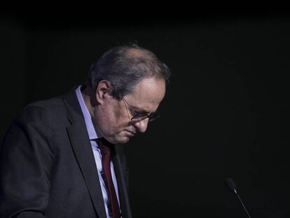 <b>La bandera de Quim Torra.</b> El pasado 28 de septiembre, el Tribunal Supremo confirmó la inhabilitación de Quim Torra para ejercer cargo público por haberse negado a descolgar del balcón de la Generalitat una pancarta de defensa a los presos del 'procés'. Tuvo que dejar, por tanto, su cargo de presidente del Gobierno catalán. La imagen es del día de la inhabilitación.