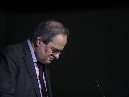 <b>La bandera de Quim Torra.</b> El pasado 28 de septiembre, el Tribunal Supremo confirmó la inhabilitación de Quim Torra para ejercer cargo público por haberse negado a descolgar del balcón de la Generalitat una pancarta de defensa a los presos del 'procés'. Tuvo que dejar, por tanto, su cargo de presidente del Gobierno catalán. La imagen es del día de la inhabilitación.