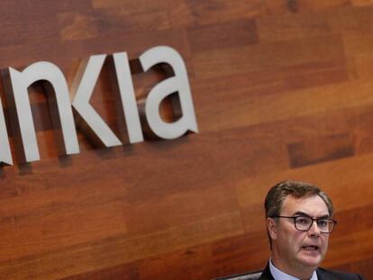 S&P prevé fusiones de bancos españoles medianos, incluida Bankia