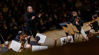 Thomas Hengelbrock dirige la 'Misa en si menor', de Bach, el pasado domingo en el Auditorio Nacional.