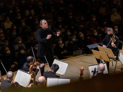 Thomas Hengelbrock dirige la 'Misa en si menor', de Bach, el pasado domingo en el Auditorio Nacional.