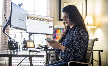 Una mujer teletrabaja desde su casa. Getty Images