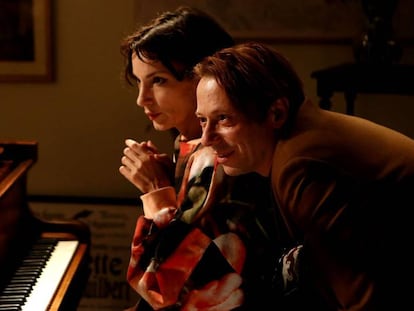 Jeanne Balibar y Mathieu Amalric, en un fotograma de 'Barbara'.