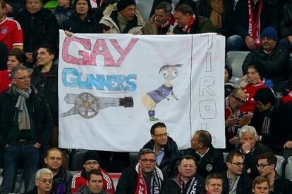 La pancarta hom&oacute;foba exhibida en el Allianz Arena.
