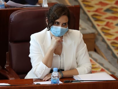 La presidenta de la Comunidad de Madrid, Isabel Díaz Ayuso, durante la segunda sesión del debate sobre el estado de la región, celebrada este martes en la Asamblea de Madrid.