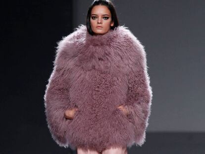 Teresa Helbig y su reinterpretación de la mujer de los 60