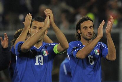 Los aficionados serbios obligan a suspender el partido ante Italia debido a los incidentes provocados en Génova.