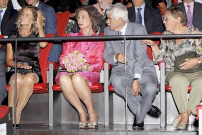 El Día Mundial del Alzhéimer se celebró el miércoles en los madrileños Teatros del Canal con la asistencia de la reina Sofía, la ministra de Ciencia e Innovación, Cristina Garmendia, y Pasqual Maragall, quien acudió con su esposa. El expresidente catalán anunció en 2007 que padecía esta enfermedad.