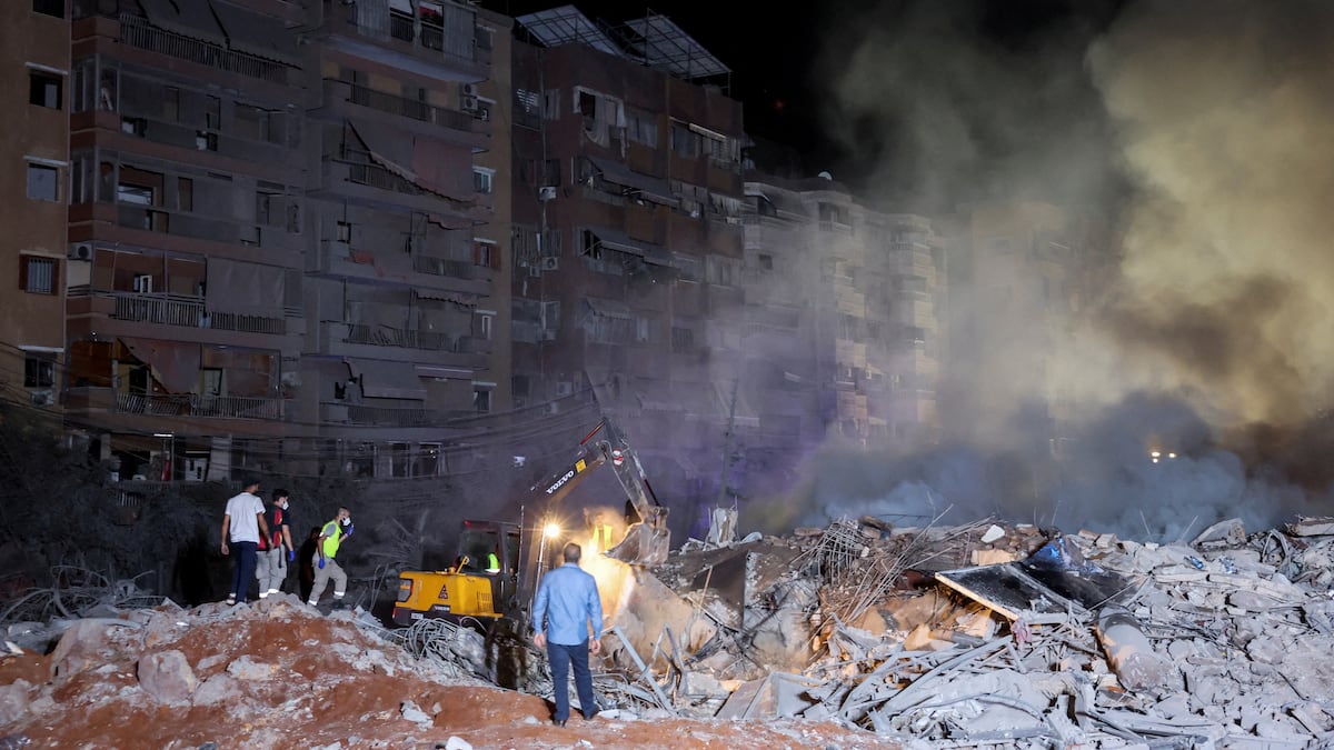 Israel pretende atacar al líder de Hezbol con un potente bombardeo en Beirut | Internacional