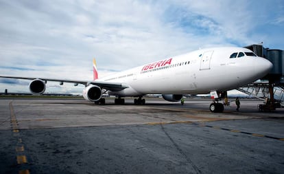 Avi&oacute;n A340 de Iberia en el aeropuerto de Madrid-Barajas.