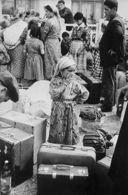 Llegada de un grupo de argelinos harkis al campo de internamiento de Rivesaltes el 16 de septiembre de 1962.