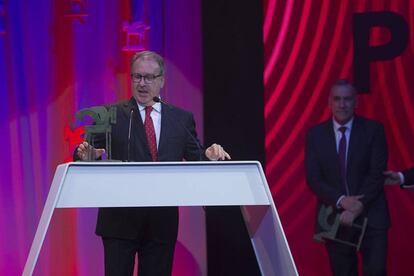 Josep Cuní recibe el Premio Ondas Nacional de Televisión a Mejor presentador (ex-aequo).