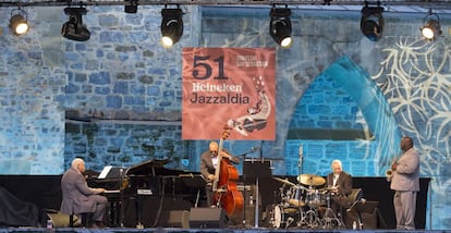 Ellis Marsalis protagonizó un momento mágico la noche del viernes. Tras recibir un premio por toda su carrera de manos del director del festival, interpretó una emocionante pieza junto a su hijo Bradford.