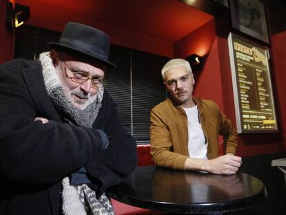 Pablo Carbonell (i) y Alberto Jiménez, cantante de Miss Caffeina, en El Penta.