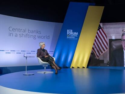 Christine Lagarde conversa con Jerome Powell en el foro virtual organizado por el BCE el pasado noviembre. 
