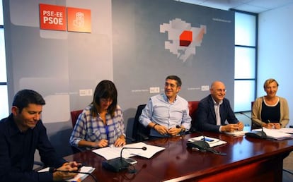 Mesa de la ejecutiva del PSE-EE en su reunión del martes, en Bilbao.