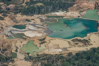 Otro sitio de minería ilegal dentro de la reserva indígena de Kayapó.