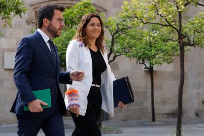 El 'president' Pere Aragonès (izq.) y la consejera de Presidencia, Laura Vilagrà (der.), a su llegada a la reunión semanal del Govern este martes