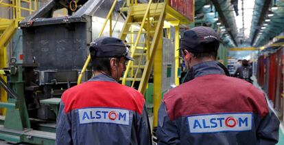 Empleados de una planta de Alstom en Belfort, Francia.