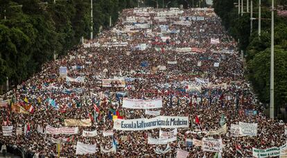 La Habana, Cuba. Los organizadores de la manifestaci&oacute;n del 1 de mayo en la capital cubana han cifrado la participaci&oacute;n en cerca de 600.000 personas. 