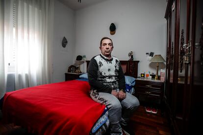Manuel Sánchez, de 52 años, lleva más de una década sin consumir estupefacientes y desde hace casi un año reside en una casa del programa Derechos a la vivienda. 