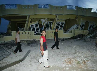 A pesar de la magnitud del terremoto, no ha habido alerta de &#39;tsunami&#39;, como ocurrió en diciembre de 2004, cuando cerca de 170.000 personas perdieron la vida también en Indonesia a causa de un maremoto de 9 grados de potencia que formó un tsunami (ola gigante) que arrasó la costa noroccidental de Sumatra.