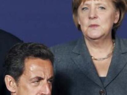 El presidente francés Nicolas Sarkozy y la canciller alemana Angela Merkel en la cumbre del 28 de octubre de 2010.
