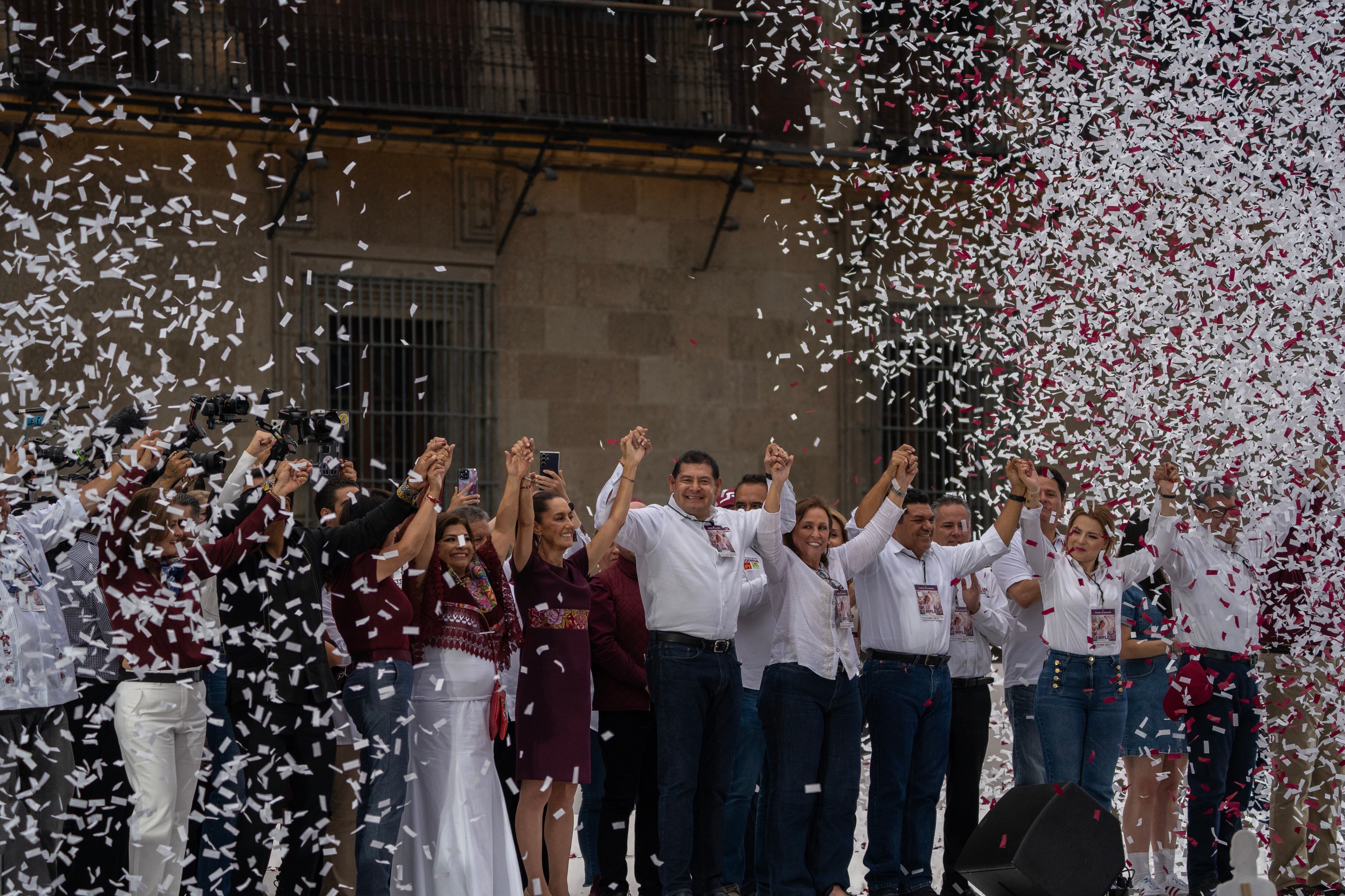 espera a sus seguidores en el Zócalo de la Ciudad de México para celebrar su posible triunfo.