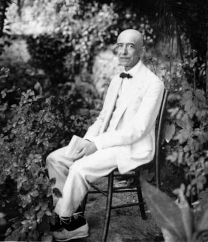 Manuel de Falla en su finca Granada, alrededor de 1928.