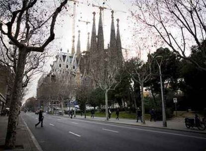 La Sagrada Familia, vista desde la calle de Mallorca, bajo la cual discurrirá el AVE.