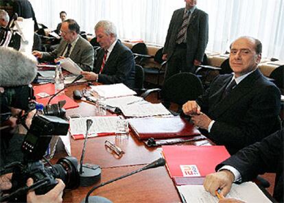 El primer ministro italiano, Silvio Berlusconi, al comienzo de la reunión del Eurgrupo.