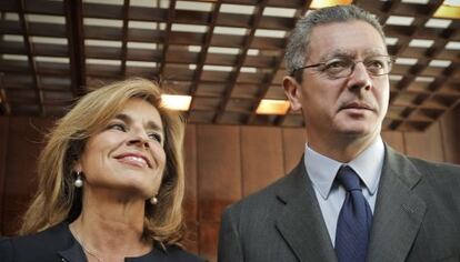 La delegada de Medio Ambiente del Ayuntamiento de Madrid, Ana Botella, y el alcalde de la capital, Alberto Ruiz-Gallard&oacute;n. EFE/Archivo