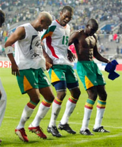Los jugadores de Senegal celebran el gol de su selección, el primero del mundial.