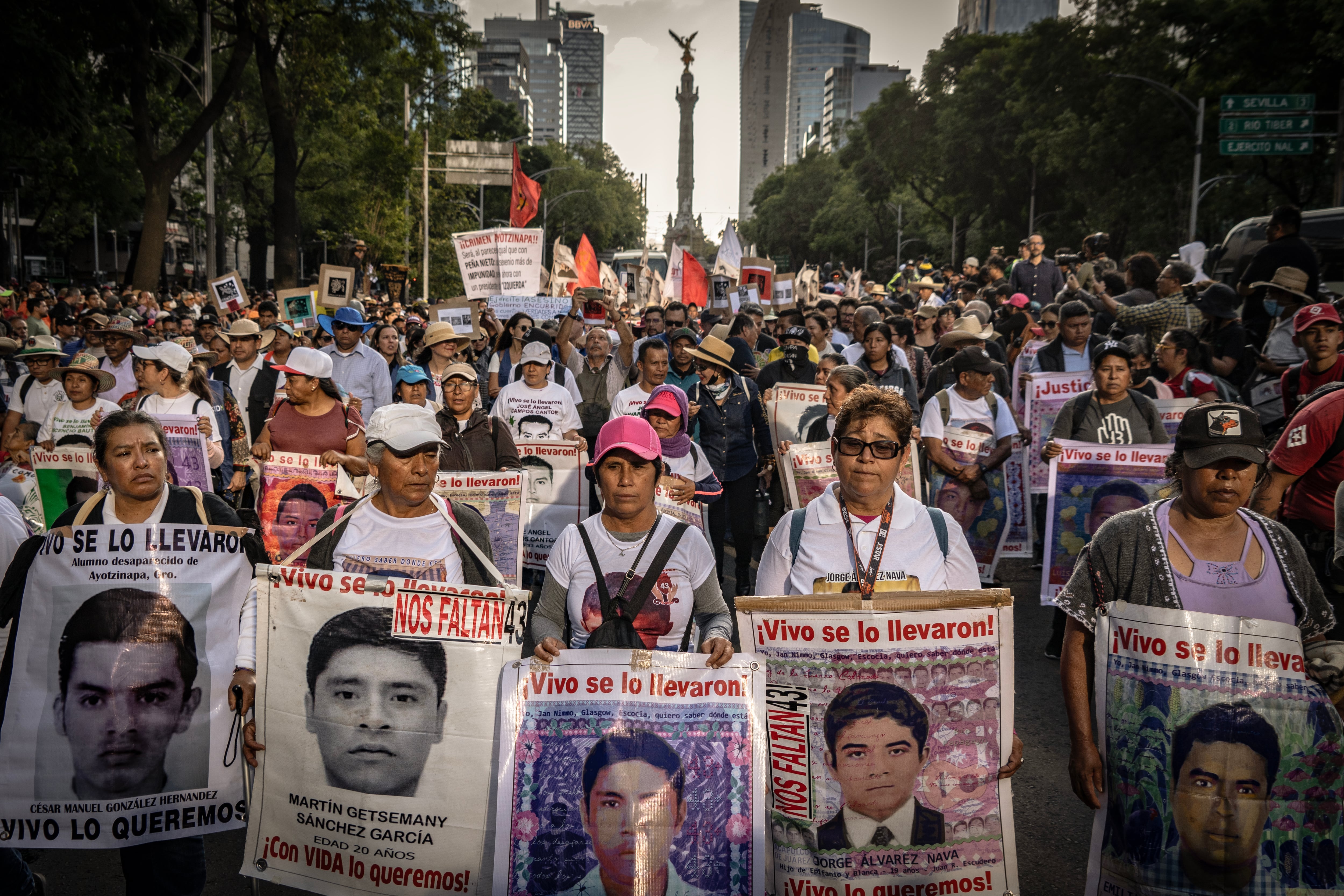 Sheinbaum promete avances y nuevas líneas de investigación en el ‘caso Ayotzinapa’