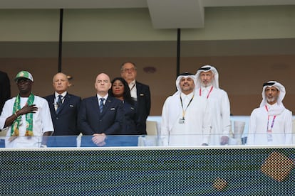 Gianni Infantino, presidente de la FIFA, en el palco durante un partido.