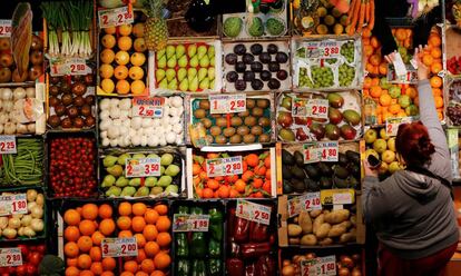 Tienda de frutas y hortalizas en Sevilla.