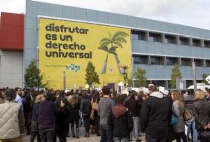 Trabajadores de Orizonia durante una concentración a las puertas de la sede ubicada en el Parc Bit de Palma.