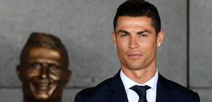 Cristiano Ronaldo, en la inauguración de su busto del aeropuerto de Madeira.