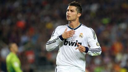 Cristiano Ronaldo celebra un gol al Barcelona en el clásico de la pasada temporada en el Camp Nou.